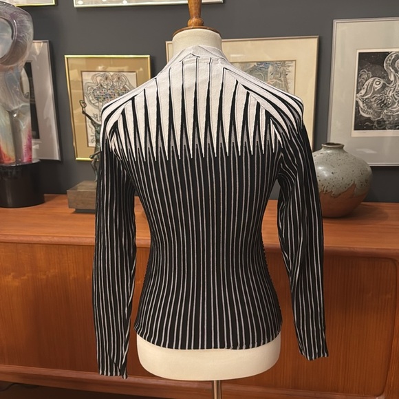 High Contrast Peplum Sweater White House Black Market - Picture 9 of 10